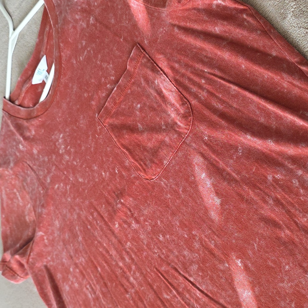 Burnt Orange & Tan Acid Wash T-Shirt with Pocket - Picture 5 of 6